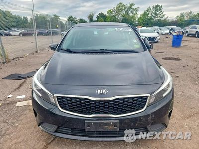 Piąte zdjęcie samochodu w środku: 2017 KIA FORTE LX VIN:3KPFK4A77HE100767 - miniatura