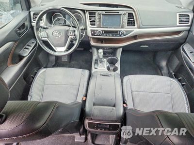Zdjęcie 8 z 13 samochodu: 2018 TOYOTA HIGHLANDER LE PLUS VIN:5TDBZRFH2JS871190 - miniatura