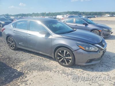 Czwarte zdjęcie samochodu z boku: 2018 NISSAN ALTIMA 2.5 SR VIN:1N4AL3AP4JC111309 - miniatura