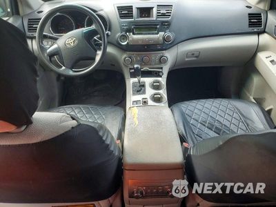 Zdjęcie 8 z 13 samochodu: 2012 TOYOTA HIGHLANDER BASE VIN:5TDBK3EH1CS133435 - miniatura