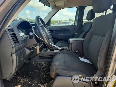 Zdjęcie 7 z 13 samochodu: 2012 JEEP LIBERTY SPORT VIN:1C4PJMAK1CW119020 - miniatura
