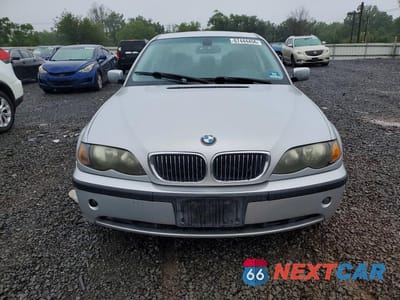 Piąte zdjęcie samochodu w środku: 2004 BMW 325 VIN:WBAAZ33424KP86224 - miniatura