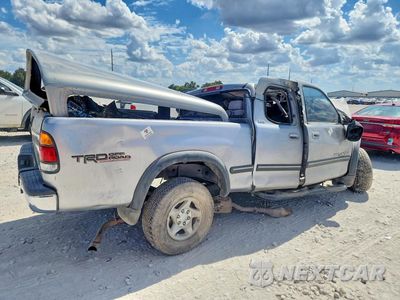 Trzecie zdjęcie samochodu z tyłu: 2002 TOYOTA TUNDRA SR5 V8 VIN:5TBRT34172S315129 - miniatura