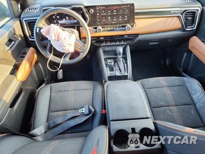 Zdjęcie 8 z 12 samochodu: 2025 GMC CANYON AT4 VIN:1GTP2DEKXS1238364 - miniatura