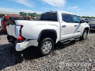 Trzecie zdjęcie samochodu z tyłu: 2026 TOYOTA TUNDRA SR5 VIN:5TFLA5DB7TX392537 - miniatura