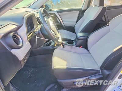 Zdjęcie 7 z 12 samochodu: 2017 TOYOTA RAV4 XLE VIN:2T3RFREV7HW672918 - miniatura