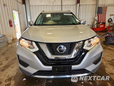 Piąte zdjęcie samochodu w środku: 2018 NISSAN ROGUE SV VIN:KNMAT2MT2JP588830 - miniatura