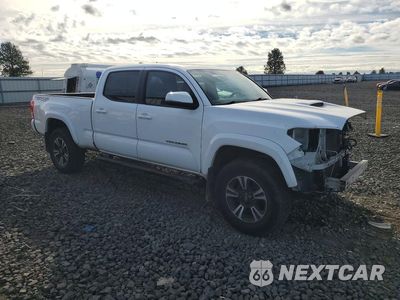 Czwarte zdjęcie samochodu z boku: 2017 TOYOTA TACOMA SR5 V6 VIN:5TFDZ5BN7HX017197 - miniatura