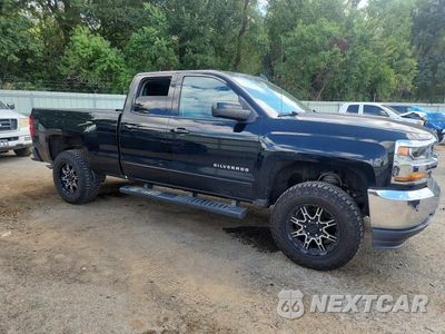 Czwarte zdjęcie samochodu z boku: 2018 CHEVROLET SILVERADO K1500 LT VIN:1GCVKREH2JZ295537 - miniatura