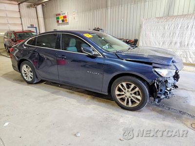 Czwarte zdjęcie samochodu z boku: 2018 CHEVROLET MALIBU LT VIN:1G1ZD5ST6JF188420 - miniatura