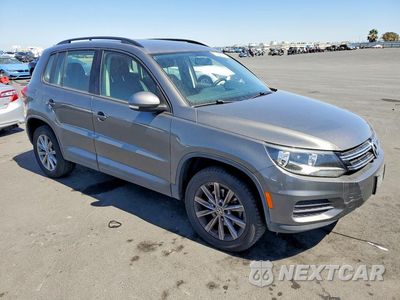 Czwarte zdjęcie samochodu z boku: 2018 VOLKSWAGEN TIGUAN LIMITED VIN:WVGAV7AXXJK002351 - miniatura
