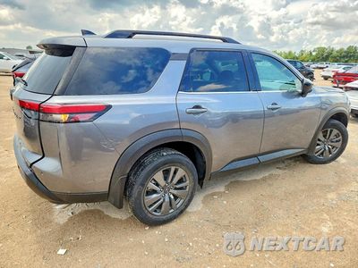Trzecie zdjęcie samochodu z tyłu: 2026 NISSAN PATHFINDER SV VIN:5N1DR3BS5TC236245 - miniatura