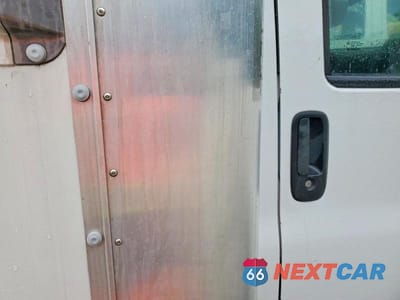 Zdjęcie 11 z 13 samochodu: 2021 GMC SAVANA BOX TRUCK VIN:7GZ37TC72MN013525 - miniatura