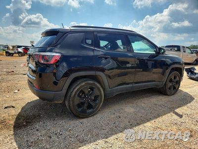 Trzecie zdjęcie samochodu z tyłu: 2019 JEEP COMPASS LATITUDE VIN:3C4NJDBB1KT713875 - miniatura