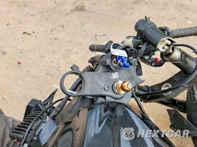 Zdjęcie 7 z 9 samochodu: 2008 HONDA CBR600 RR VIN:JH2PC40018M104960 - miniatura