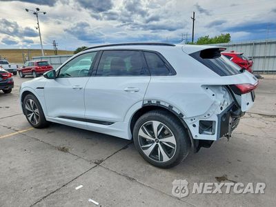 Drugie zdjęcie samochodu z przodu: 2024 AUDI Q8 E-TRON PREMIUM VIN:WA14AAGE8RB057919 - miniatura