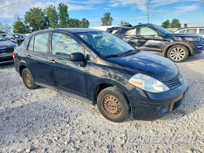 Czwarte zdjęcie samochodu z boku: 2011 NISSAN VERSA VIN:3N1CC1AP8BL414089 - miniatura