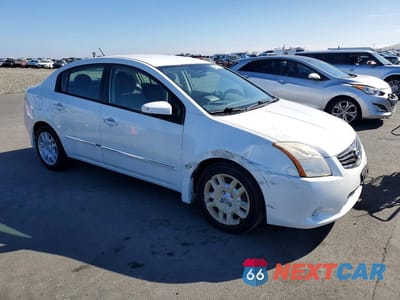 Czwarte zdjęcie samochodu z boku: 2010 NISSAN SENTRA 2.0 VIN:3N1AB6AP2AL693738 - miniatura