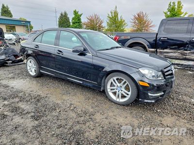 Czwarte zdjęcie samochodu z boku: 2014 MERCEDES-BENZ C 300 4MATIC VIN:WDDGF8AB8ER312894 - miniatura