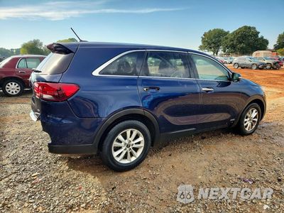 Trzecie zdjęcie samochodu z tyłu: 2019 KIA SORENTO LX V6 VIN:5XYPGDA54KG552741 - miniatura