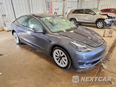 Czwarte zdjęcie samochodu z boku: 2022 TESLA MODEL 3 VIN:5YJ3E1EB3NF247066 - miniatura