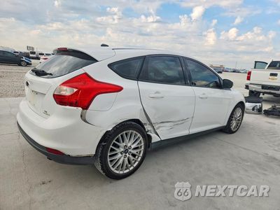 Trzecie zdjęcie samochodu z tyłu: 2013 FORD FOCUS SE VIN:1FADP3K27DL285500 - miniatura