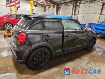 Trzecie zdjęcie samochodu z tyłu: 2024 MINI COOPER S VIN:WMW53DH06R2V37902 - miniatura