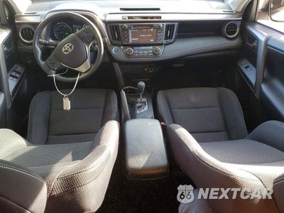 Zdjęcie 8 z 12 samochodu: 2017 TOYOTA RAV4 HYBRID XLE VIN:JTMRJREV6HD138367 - miniatura