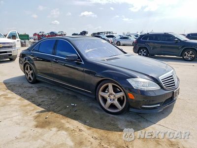Czwarte zdjęcie samochodu z boku: 2010 MERCEDES-BENZ S 550 VIN:WDDNG7BBXAA319013 - miniatura