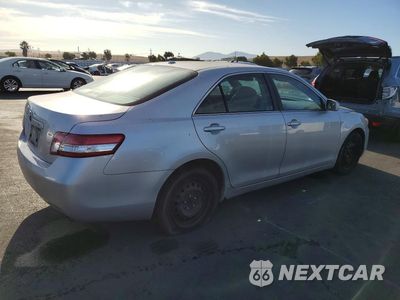 Trzecie zdjęcie samochodu z tyłu: 2010 TOYOTA CAMRY BASE VIN:4T1BF3EK1AU029693 - miniatura