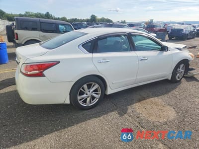 Trzecie zdjęcie samochodu z tyłu: 2015 NISSAN ALTIMA 2.5 SV VIN:1N4AL3AP1FC950244 - miniatura