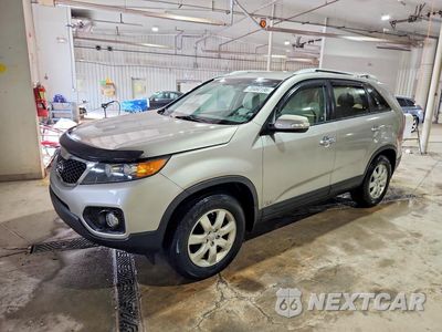 2013 KIA SORENTO LX 5XYKTCA61DG394788 - główne zdjęcie licytacji z USA - miniatura