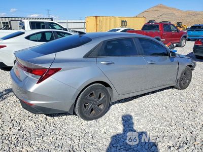 Trzecie zdjęcie samochodu z tyłu: 2022 HYUNDAI ELANTRA SEL VIN:5NPLM4AG3NH064404 - miniatura
