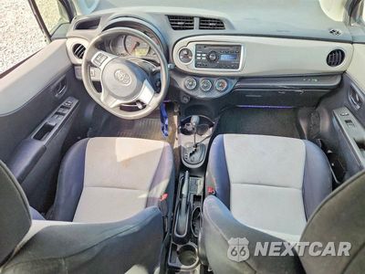 Zdjęcie 8 z 13 samochodu: 2013 TOYOTA YARIS 5-DOOR LE VIN:JTDKTUD39DD566099 - miniatura