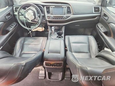 Zdjęcie 8 z 14 samochodu: 2019 TOYOTA HIGHLANDER XLE VIN:5TDJZRFH6KS958748 - miniatura