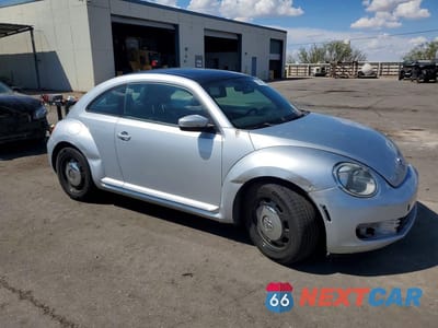 Czwarte zdjęcie samochodu z boku: 2013 VOLKSWAGEN BEETLE VIN:3VWJP7AT7DM676673 - miniatura