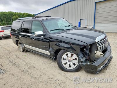 Czwarte zdjęcie samochodu z boku: 2013 LINCOLN NAVIGATOR VIN:5LMJJ2H59DEL00134 - miniatura