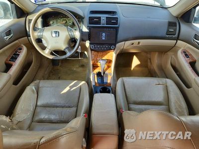 Zdjęcie 8 z 13 samochodu: 2005 HONDA ACCORD EX VIN:1HGCM66805A062471 - miniatura