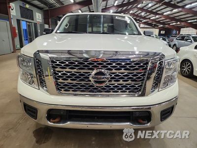 Piąte zdjęcie samochodu w środku: 2018 NISSAN TITAN SV VIN:1N6AA1E59JN534689 - miniatura