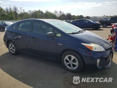 Czwarte zdjęcie samochodu z boku: 2014 TOYOTA PRIUS THREE VIN:JTDKN3DU8E1811958 - miniatura