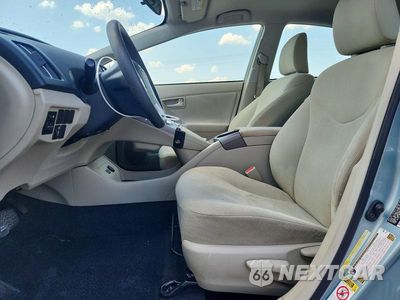 Zdjęcie 7 z 12 samochodu: 2014 TOYOTA PRIUS TWO VIN:JTDKN3DU4E1824237 - miniatura
