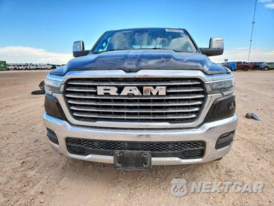 Piąte zdjęcie samochodu w środku: 2025 RAM 1500 LARAMIE VIN:1C6SRFJP6SN688645 - miniatura