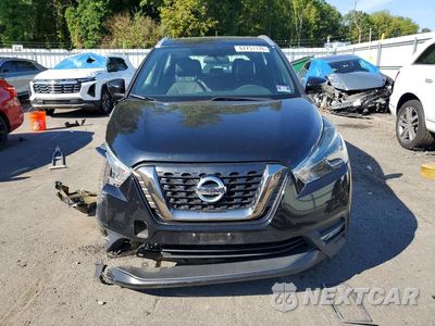 Piąte zdjęcie samochodu w środku: 2019 NISSAN KICKS SR VIN:3N1CP5CU0KL514606 - miniatura