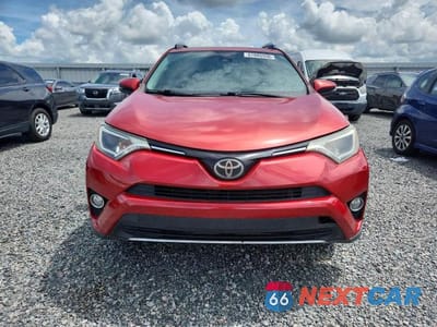 Piąte zdjęcie samochodu w środku: 2017 TOYOTA RAV4 XLE VIN:JTMWFREV7HJ127528 - miniatura