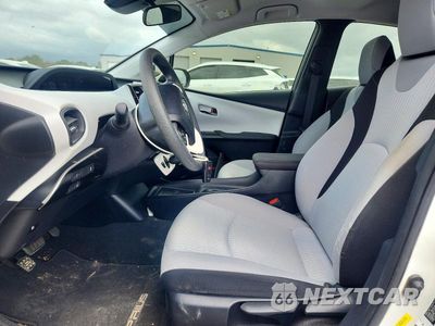 Zdjęcie 7 z 13 samochodu: 2017 TOYOTA PRIUS TWO VIN:JTDKBRFU3H3028077 - miniatura