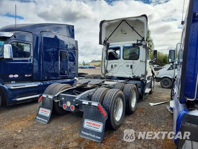 Trzecie zdjęcie samochodu z tyłu: 2021 FREIGHTLINER CASCADIA 126 SEMI TRUCK VIN:3AKJHLDV9MSMG0808 - miniatura