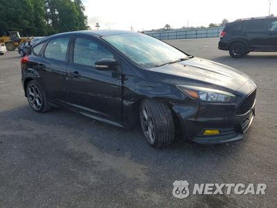Czwarte zdjęcie samochodu z boku: 2018 FORD FOCUS ST VIN:1FADP3L94JL331646 - miniatura