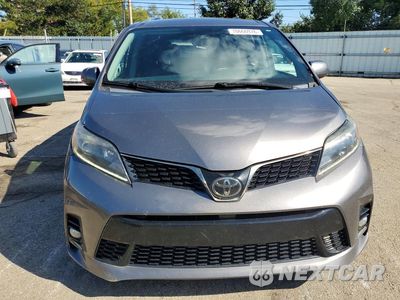 Piąte zdjęcie samochodu w środku: 2018 TOYOTA SIENNA SE 8-PASSENGER VIN:5TDXZ3DC8JS949742 - miniatura