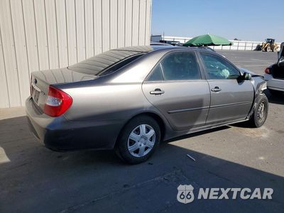 Trzecie zdjęcie samochodu z tyłu: 2002 TOYOTA CAMRY LE VIN:JTDBE32K820102661 - miniatura