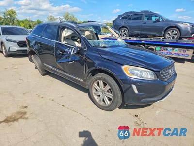Czwarte zdjęcie samochodu z boku: 2017 VOLVO XC60 T5 INSCRIPTION VIN:YV440MRU7H2017468 - miniatura